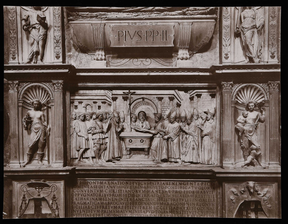 Romano Paolo, Tomba di Pio II - particolare